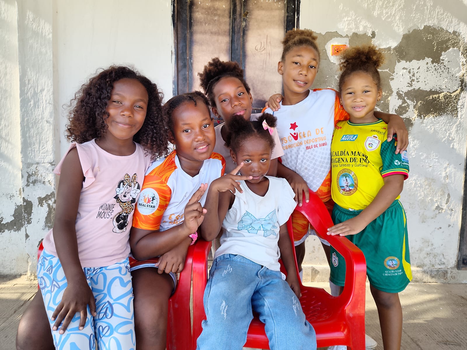 Niños y niñas de la Corporación Real Star en Isla de Barú